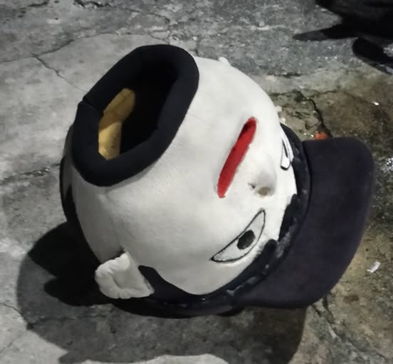 Perempuan Itu Memenggal Kepala Suaminya